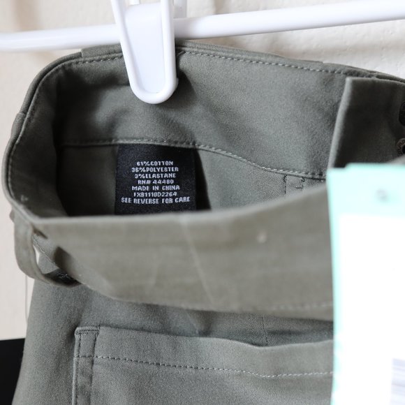 Cuffed trousers with pockets - Picture 3 of 5